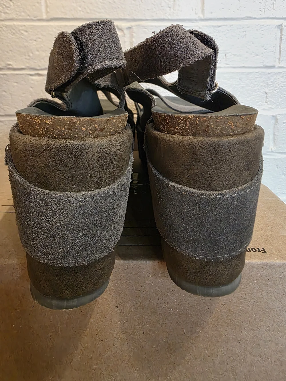 Volatile Womens Size 9 Gray Suede Leather Platform Wedge Sandals Y2K Boho